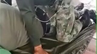 военные солдаты нащупывают - порно видео