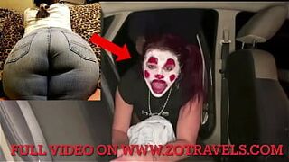 Белой девушке с толстыми щеками засадили в глотку и трахнули как клоуна - порно видео