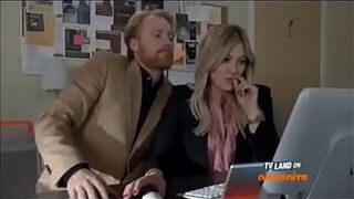 Хилари Дафф дрочит - порно видео