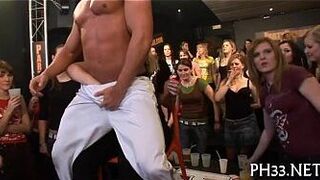 Порно на вечеринке - порно видео