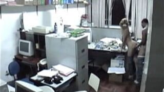 Шаловливая блондинка занимается сексом с другим сотрудником в бухгалтерии - порно видео