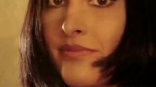 Чувствуя, как ее чувственность растет и расширяет момент - порно видео