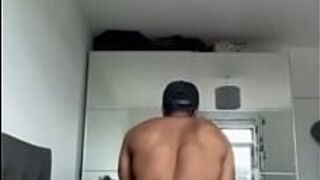 Диего Баррос слишком мал для этой силиконовой задницы. - порно видео