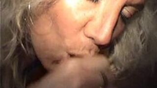 (голландский) Публичный секс: Трахаю Мелиццу на публике - порно видео