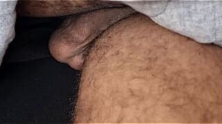 Мальчик сошел с ума от похоти, увидев, как его отчим трясется догола - порно видео