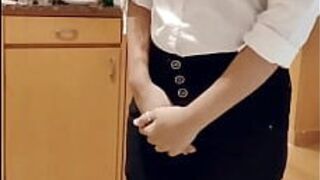 Сексуальную секретаршу отеля трахнул гость - порно видео