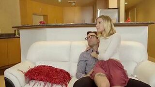 Сводная дочь позаботится о своем отчиме за мачехой, полное видео - порно видео