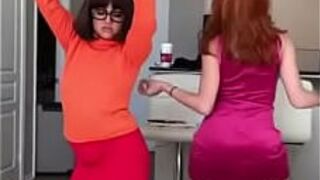 Богатые шлюшки танцуют, Скуби-Ду, папа - порно видео