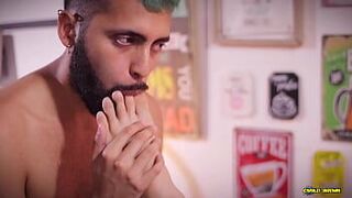 Дрочка ногами, Камило Браун трахает ступни Алекса Диснея и покрывает их спермой, лижет сперму и обменивается ею с Алексом - порно видео