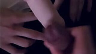 Дрочка с поглаживанием со страпоном - порно видео