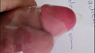 Член трется о другой член в пенке в презервативе - порно видео