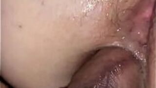 Илиана приходит с моим пенисом в ее заднице, посмотрите на пульсацию ее влагалища и задницы, когда она испытывает оргазм. Я также оставил молоко внутри - порно видео