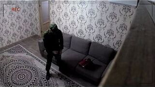 Настоящая Скрытая камера в отеле! Русский СОЛДАТ дрочит и кончает в стакан своего соседа! Подглядывание! - порно видео