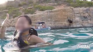 НАСТОЯЩИЙ публичный секс на улице, показ киски и кремпай под водой - порно видео