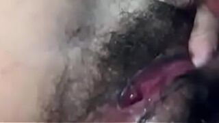 Я слишком возбужден, чтобы мастурбировать. Приемный отец, пожалуйста, отсоси мою пизду - порно видео